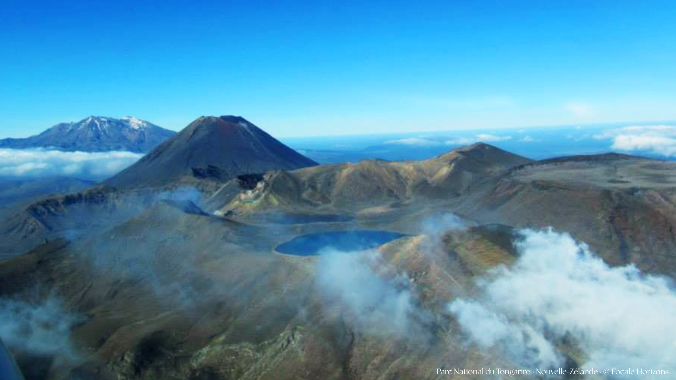 Vol au dessus du parc national du Tongariro en Nouvelle Zélande volcans Tongariro vol vue d'avion alpine crossing Nouvelle Zélande